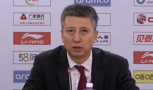 边摸边吃奶